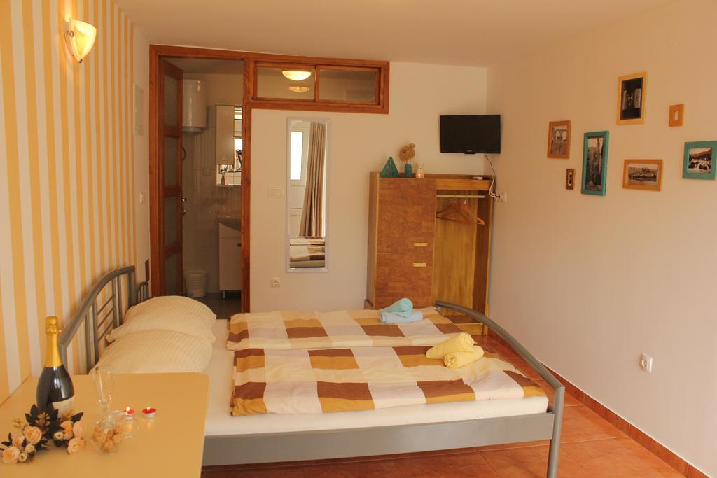 Rooms & Studio Bellina Skradin Bagian luar foto