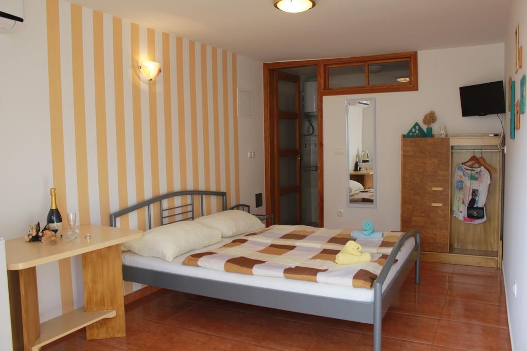 Rooms & Studio Bellina Skradin Bagian luar foto