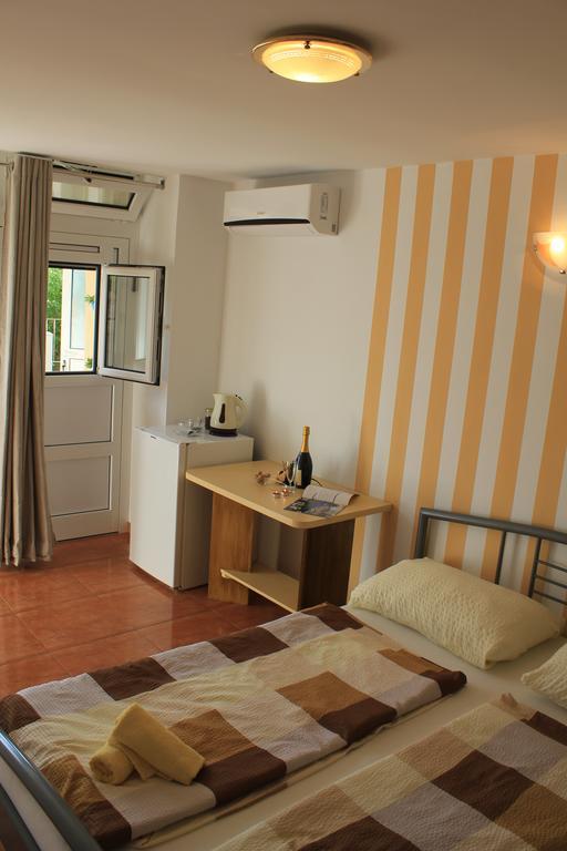 Rooms & Studio Bellina Skradin Bagian luar foto